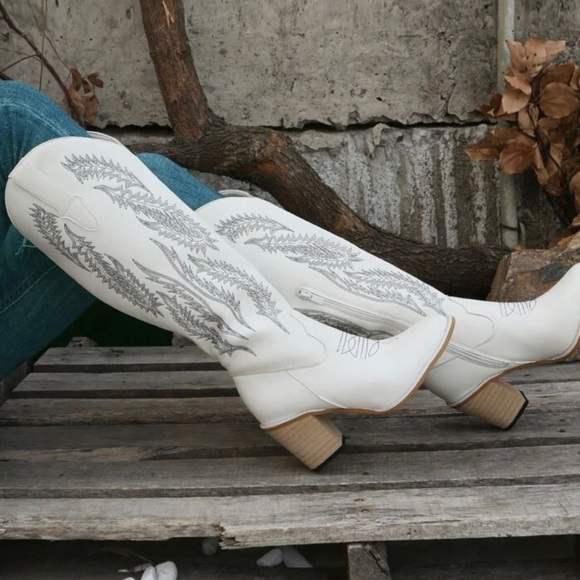 White Western Cowboy Boot Embroidery Detailing - Picture 2 of 5